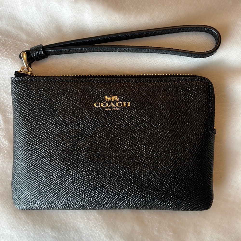 BRAND NEW Black COACH Large Corner Zip Wristlet.